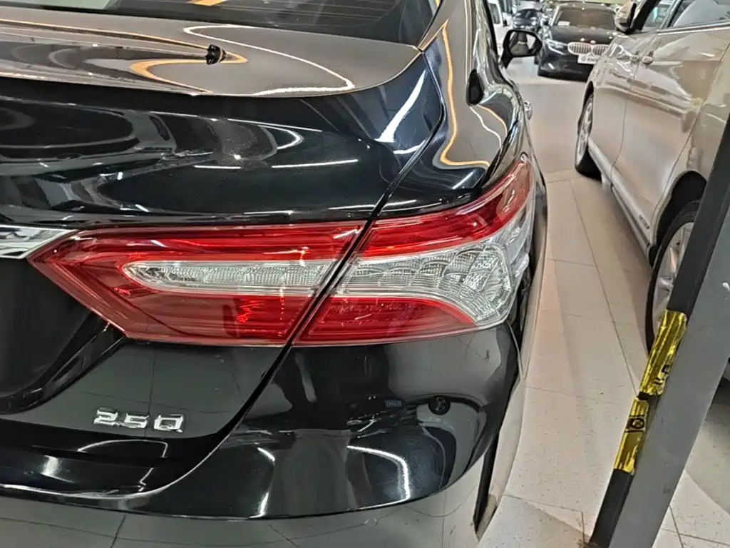 Toyota Camry — миниатюра 8