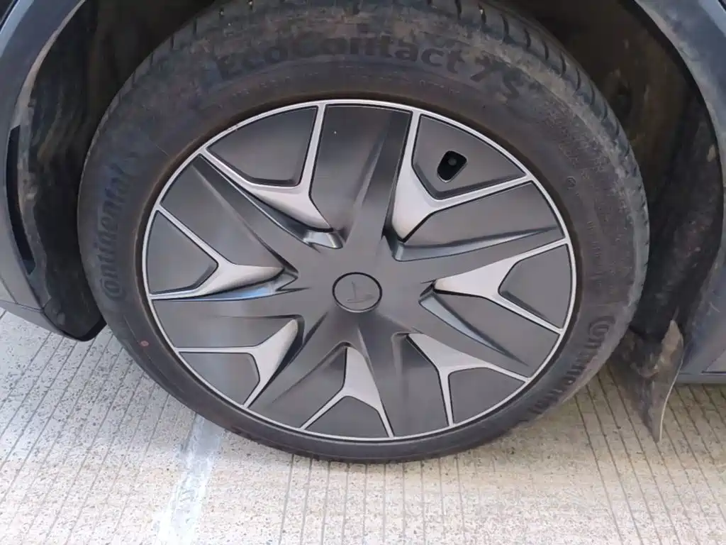 Tesla Model Y L — миниатюра 23