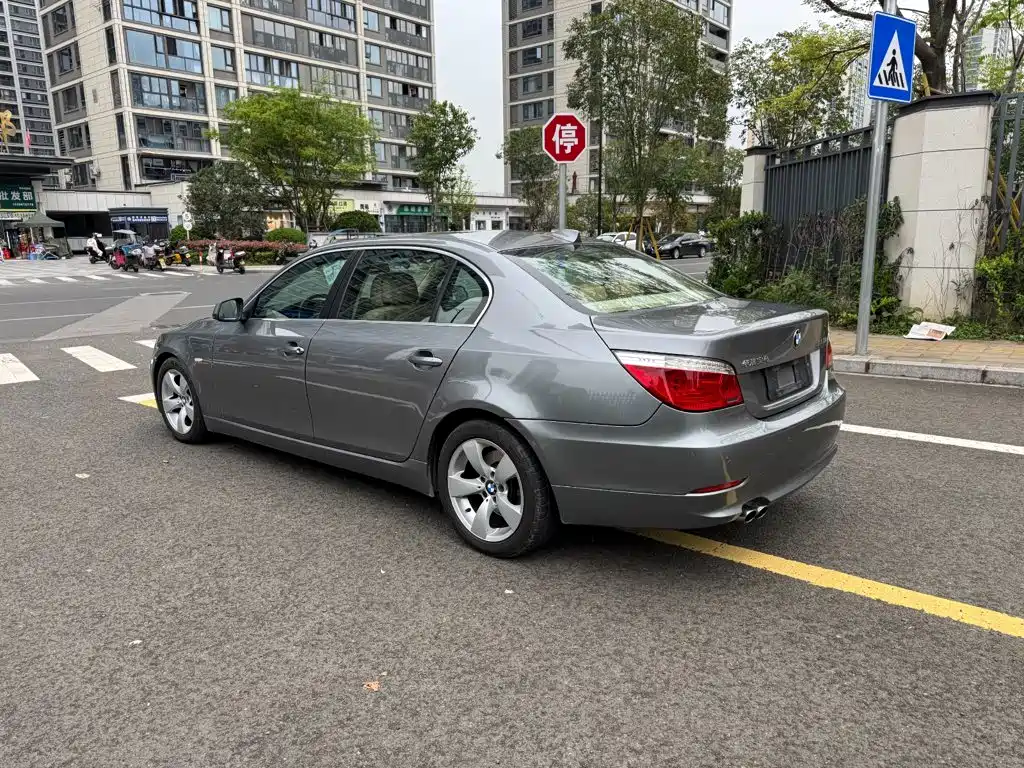 BMW 5 Series — миниатюра 4