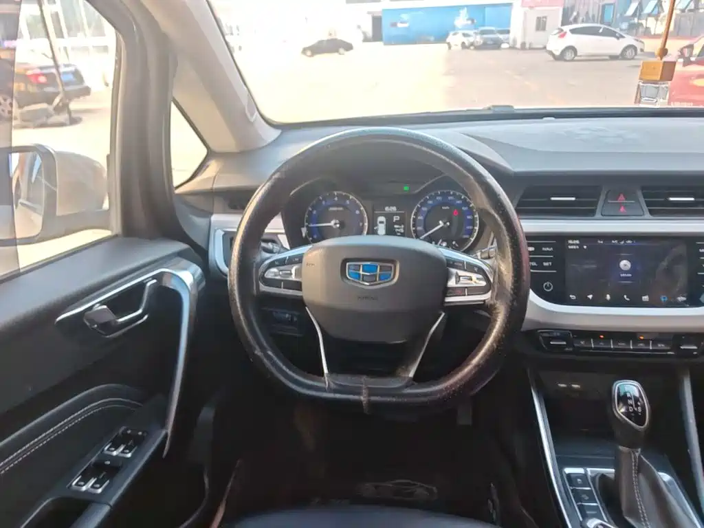 Geely Vision X3 — миниатюра 11
