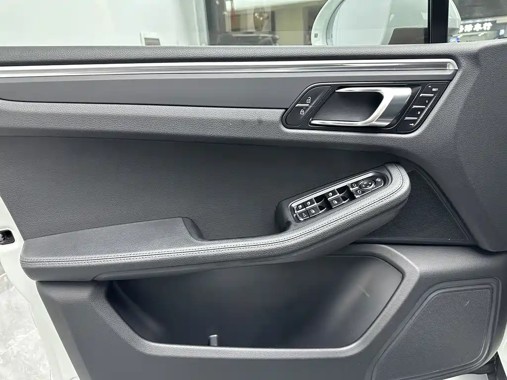 Porsche Macan — миниатюра 19