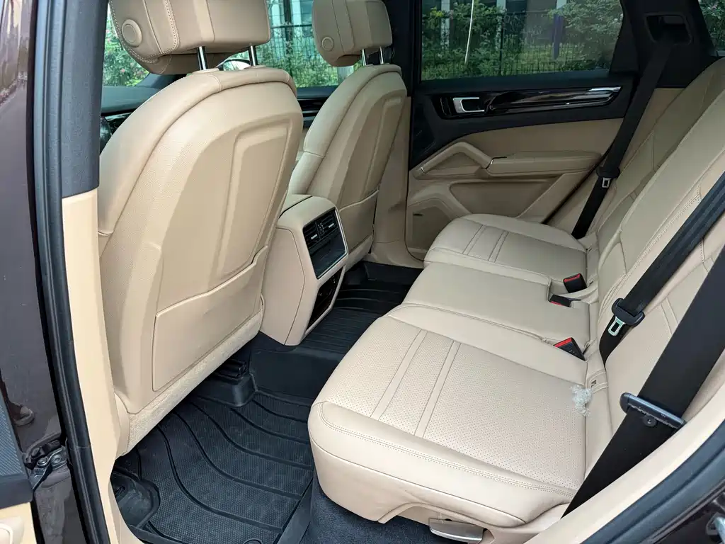 Porsche Cayenne — миниатюра 15