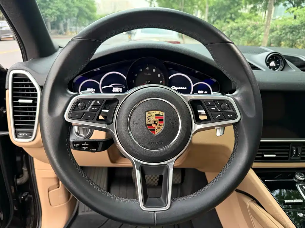 Porsche Cayenne — миниатюра 21