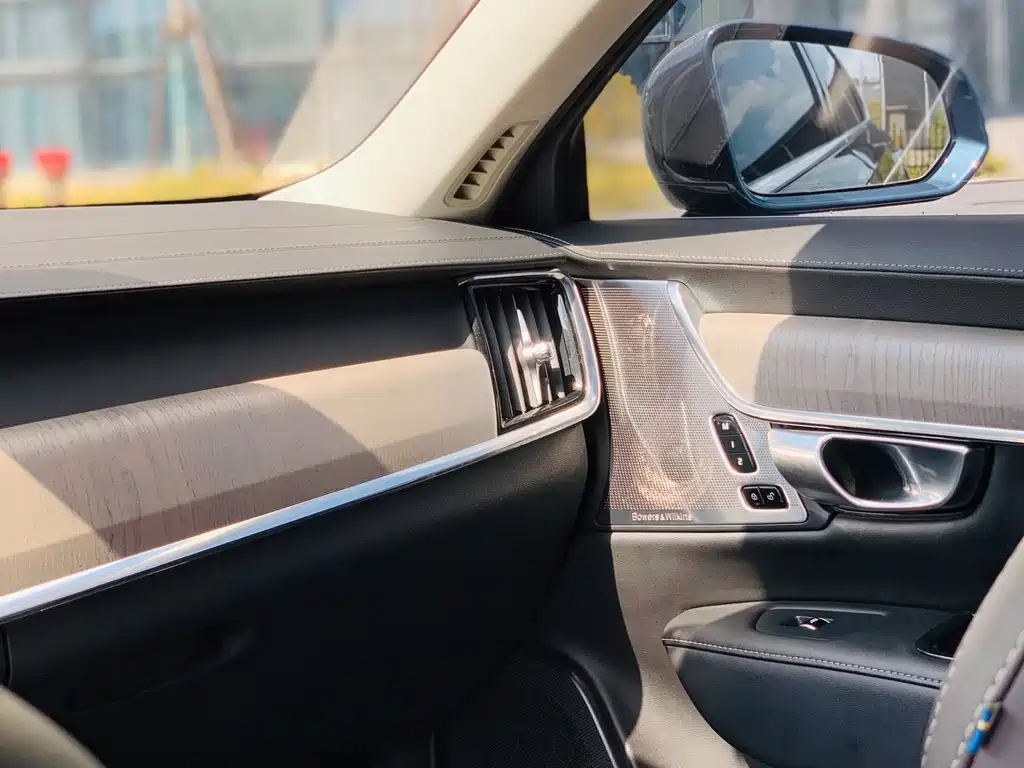 Volvo S90 PHEV — миниатюра 18