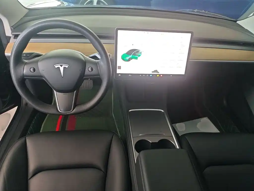 Tesla Model 3 — миниатюра 10