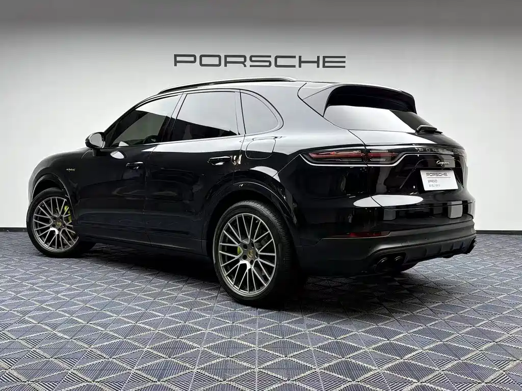 Porsche Cayenne Hybrid — миниатюра 5