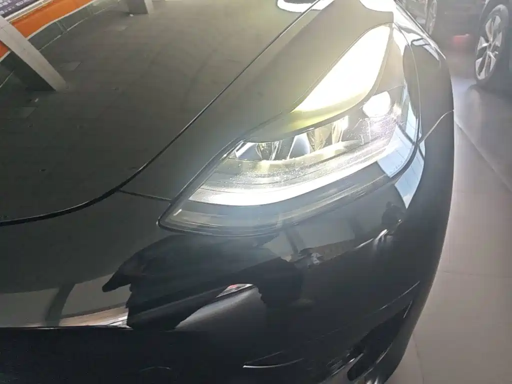 Tesla Model 3 — миниатюра 24