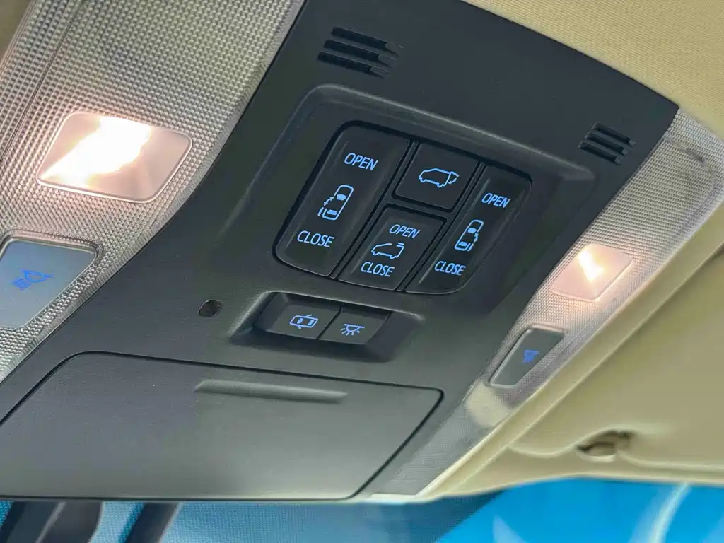 Toyota Alphard — миниатюра 19
