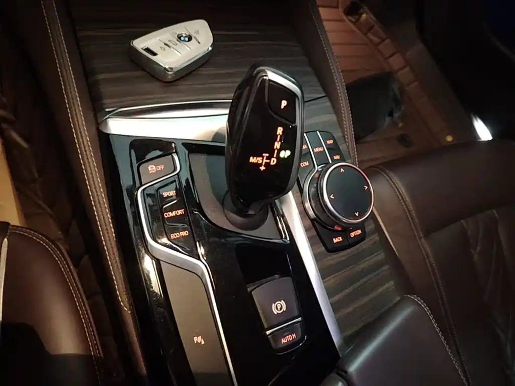 BMW 5 Series — миниатюра 14