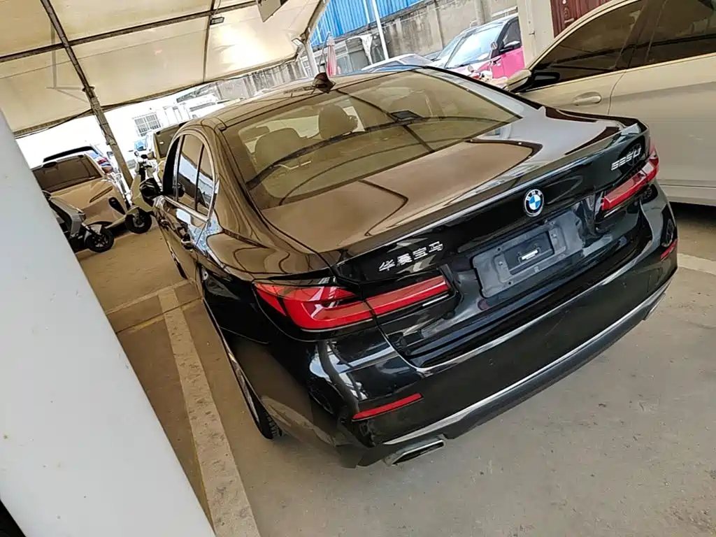 BMW 5 Series — миниатюра 5