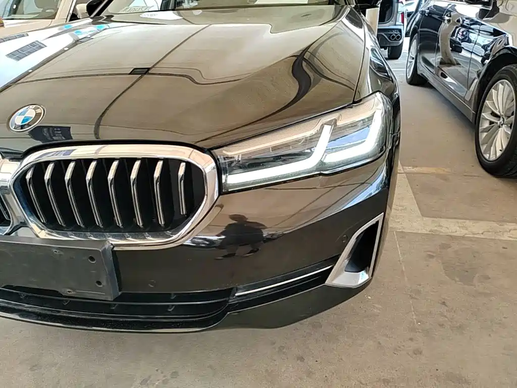BMW 5 Series — миниатюра 24