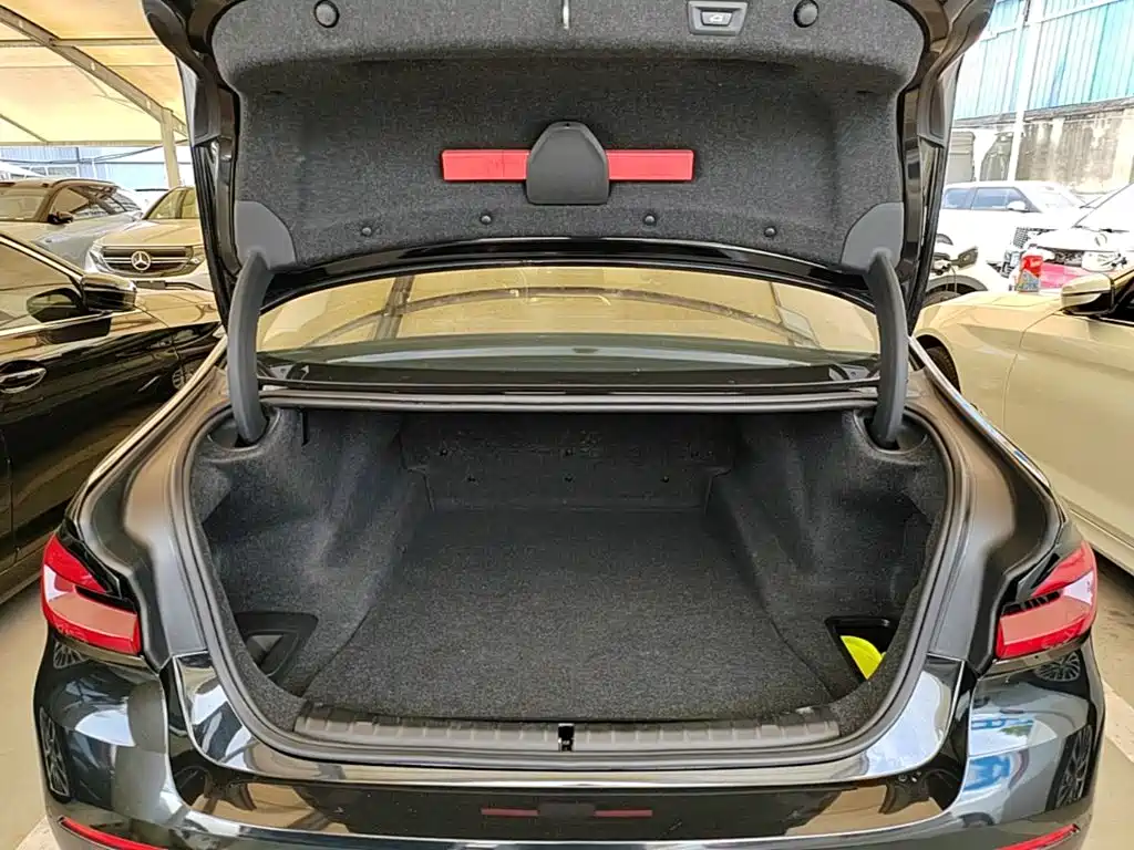 BMW 5 Series — миниатюра 19