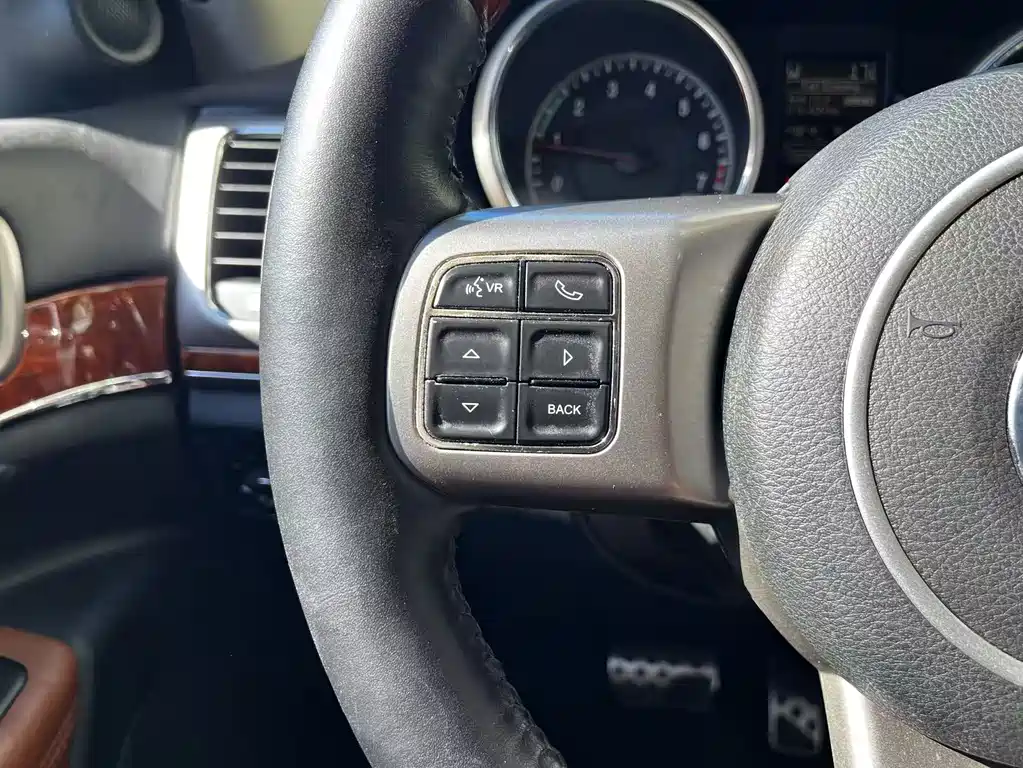 Jeep Grand Cherokee (Import) — миниатюра 23