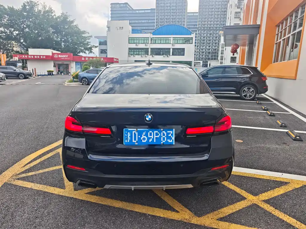 BMW 5 Series — миниатюра 6