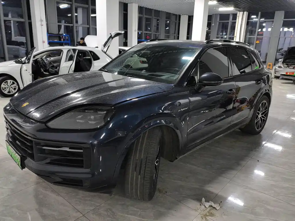 Porsche Cayenne Hybrid 2024
