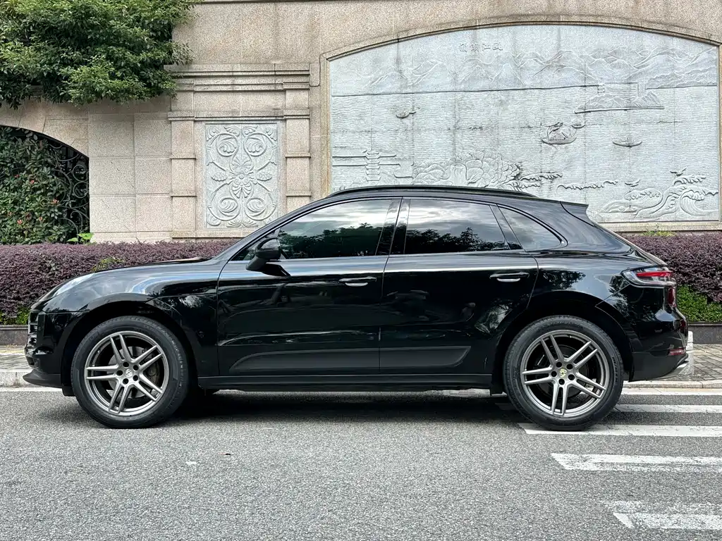 Porsche Macan — миниатюра 3