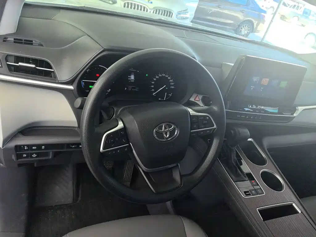 Toyota Granvia — миниатюра 4