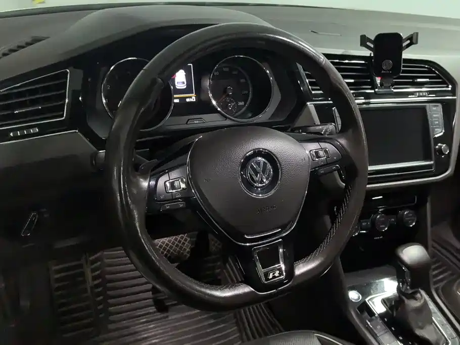 Volkswagen Tiguan L — миниатюра 15