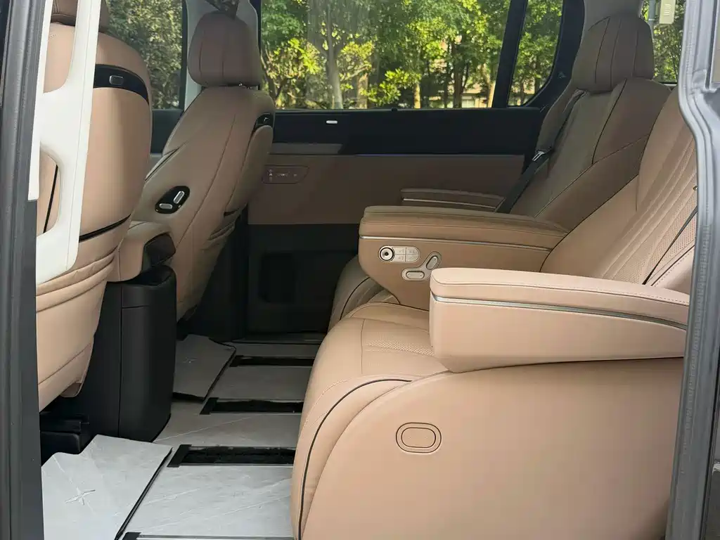 XPeng X9 — миниатюра 8