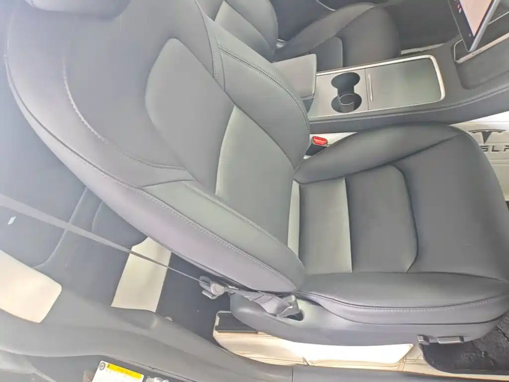 Tesla Model Y — миниатюра 25