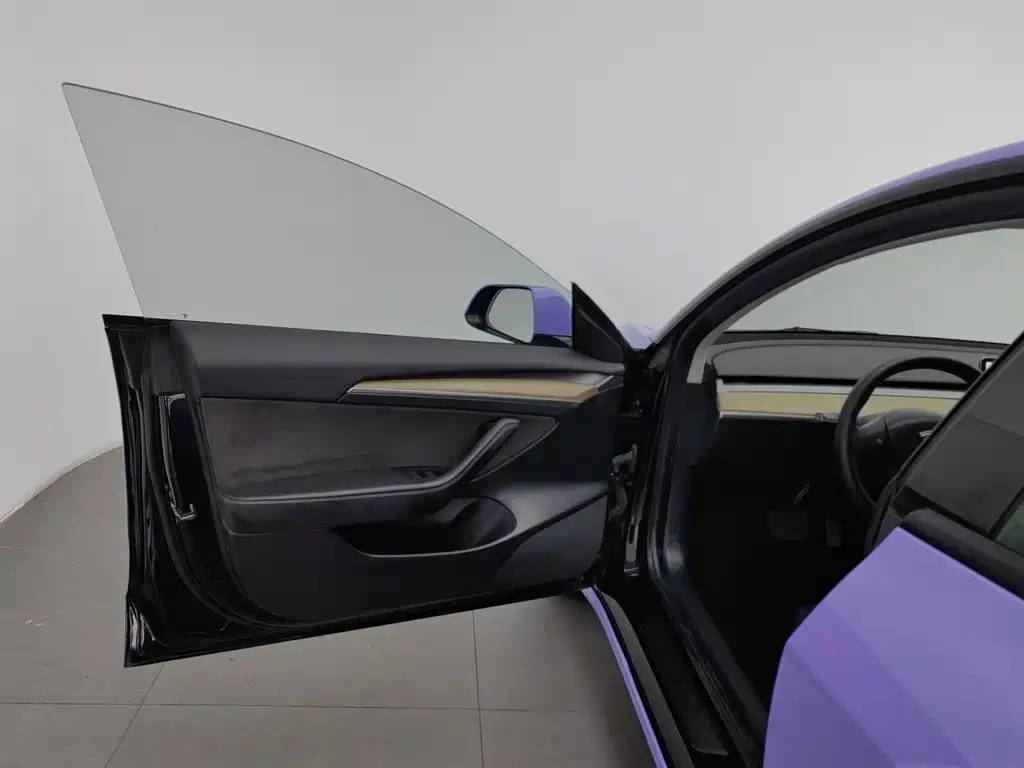 Tesla Model 3 — миниатюра 8