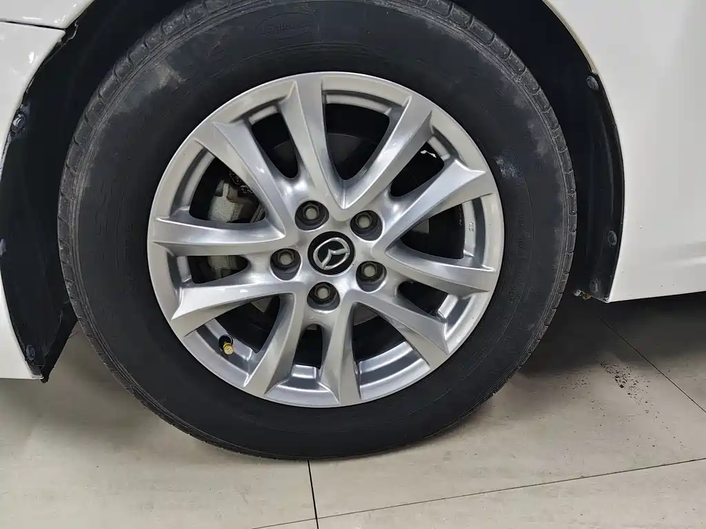Mazda 3 Axela - фото 12