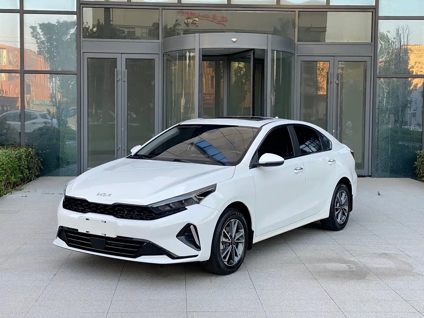 起亚K3 2023款 1.5L CVT豪华版 2024