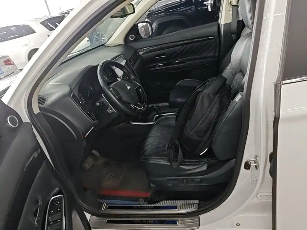 Mitsubishi Outlander — миниатюра 15