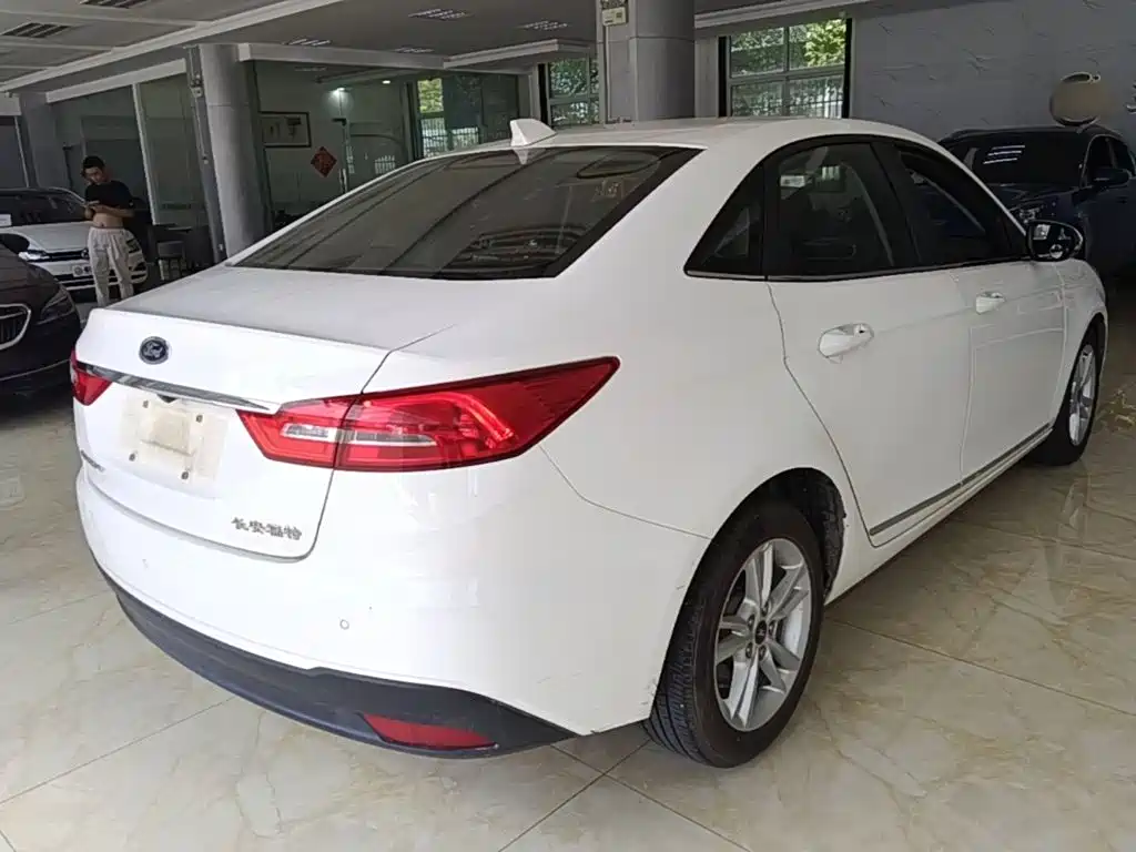 Ford Escort — миниатюра 7