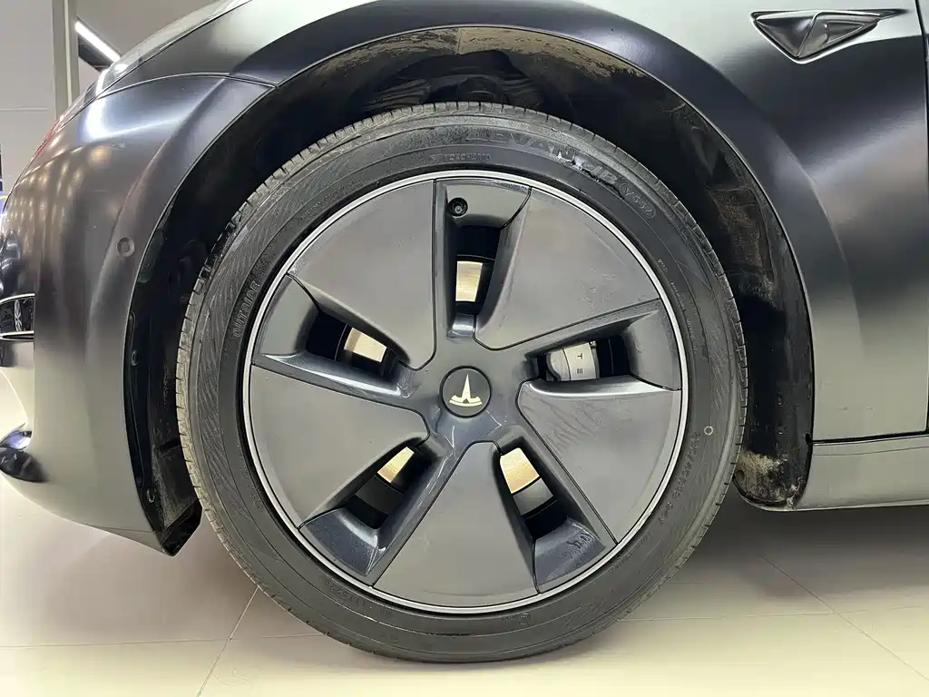 Tesla Model 3 — миниатюра 7