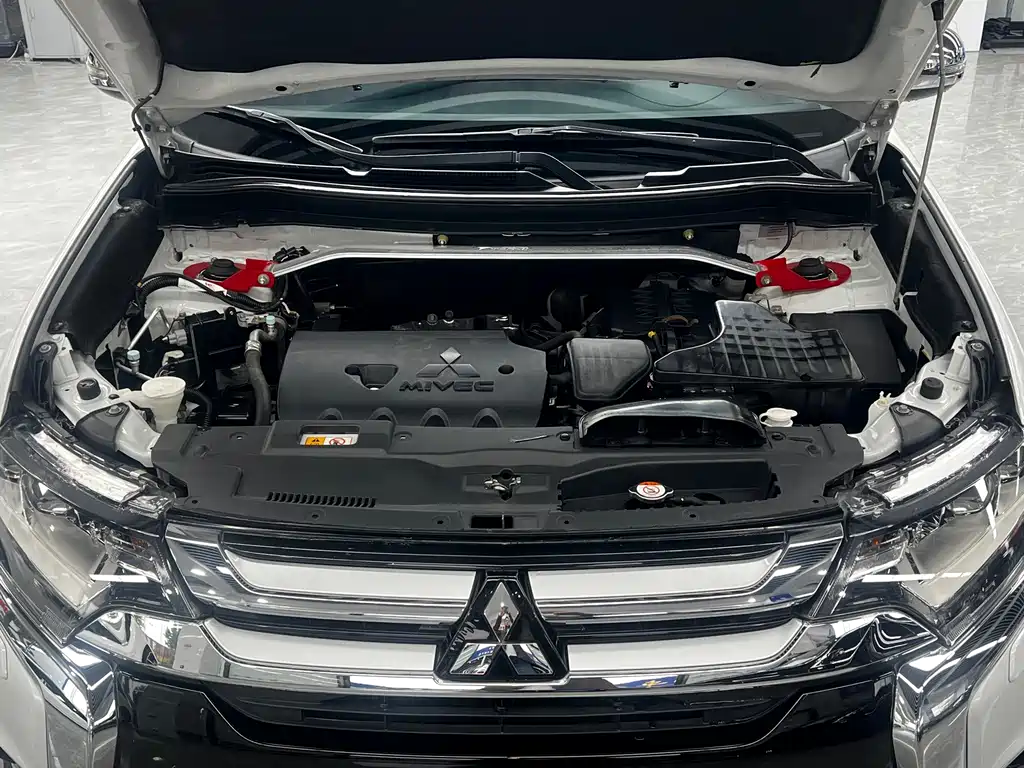 Mitsubishi Outlander — миниатюра 28