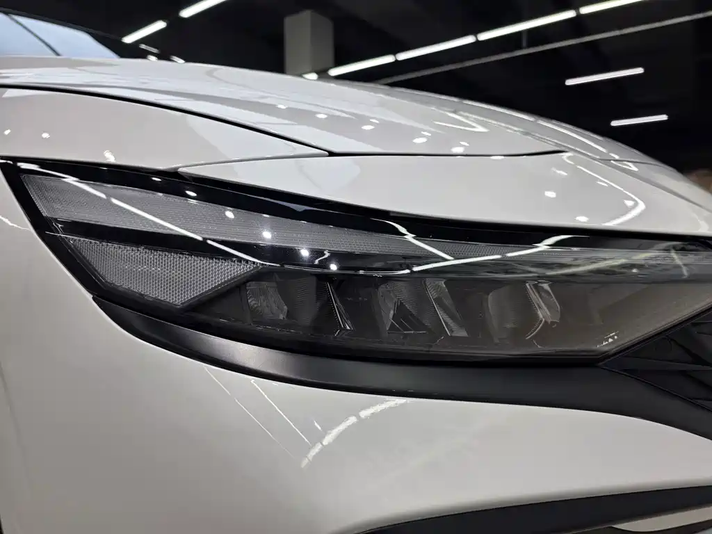 Hyundai Elantra — миниатюра 13