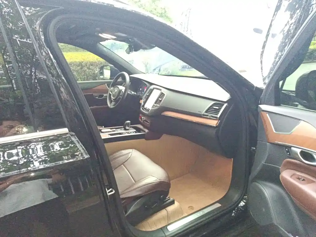Volvo XC90 — миниатюра 19