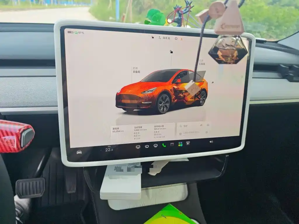 Tesla Model Y — миниатюра 7