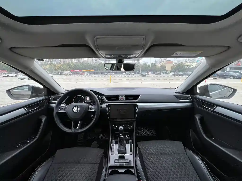 Skoda Superb — миниатюра 9
