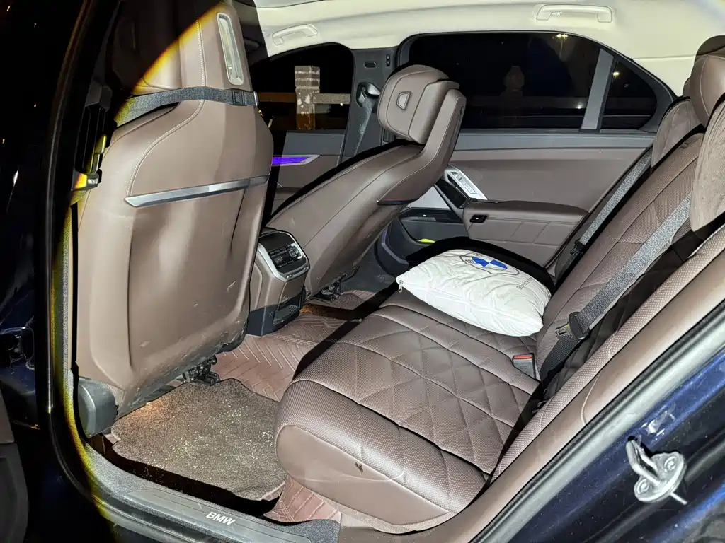 BMW 7 Series — миниатюра 3