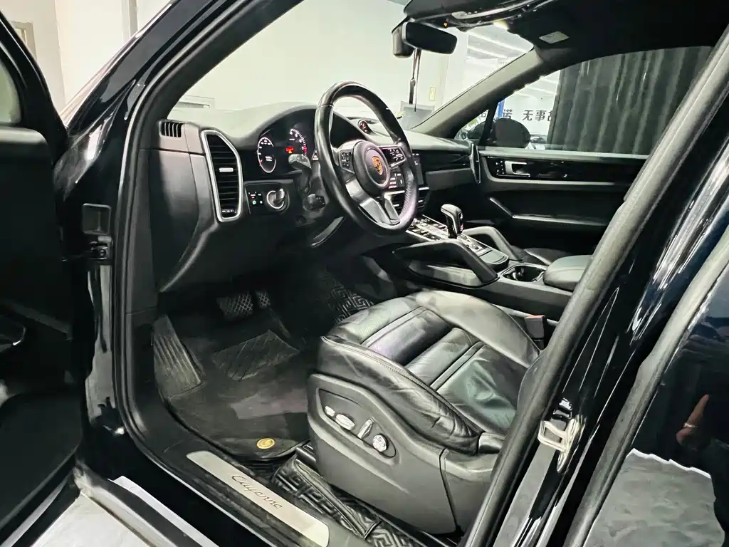 Porsche Cayenne — миниатюра 7
