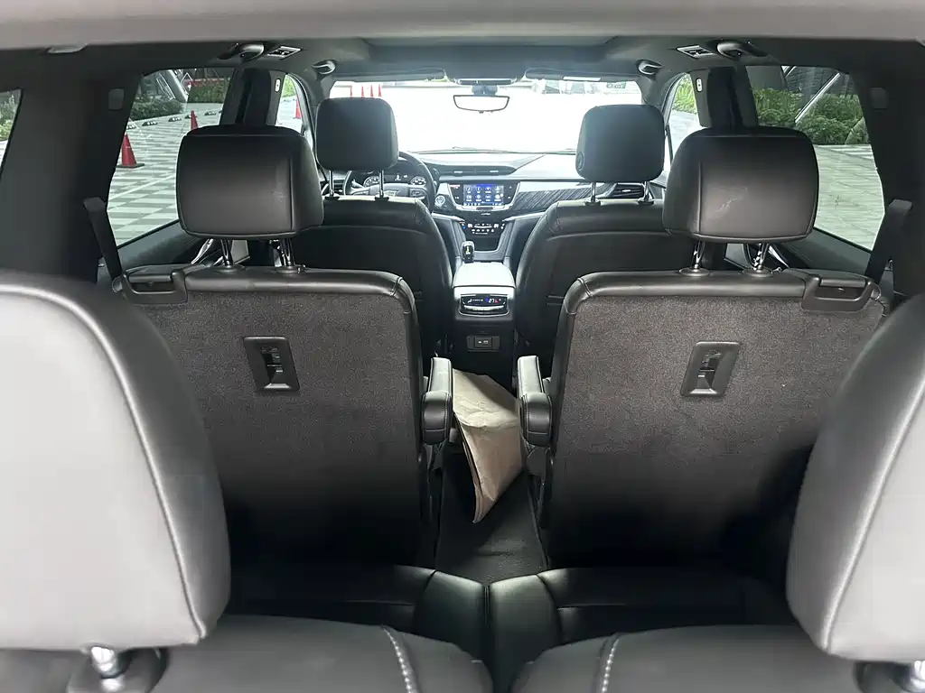 Cadillac XT6 2022 2.0T мест Luxury Standard