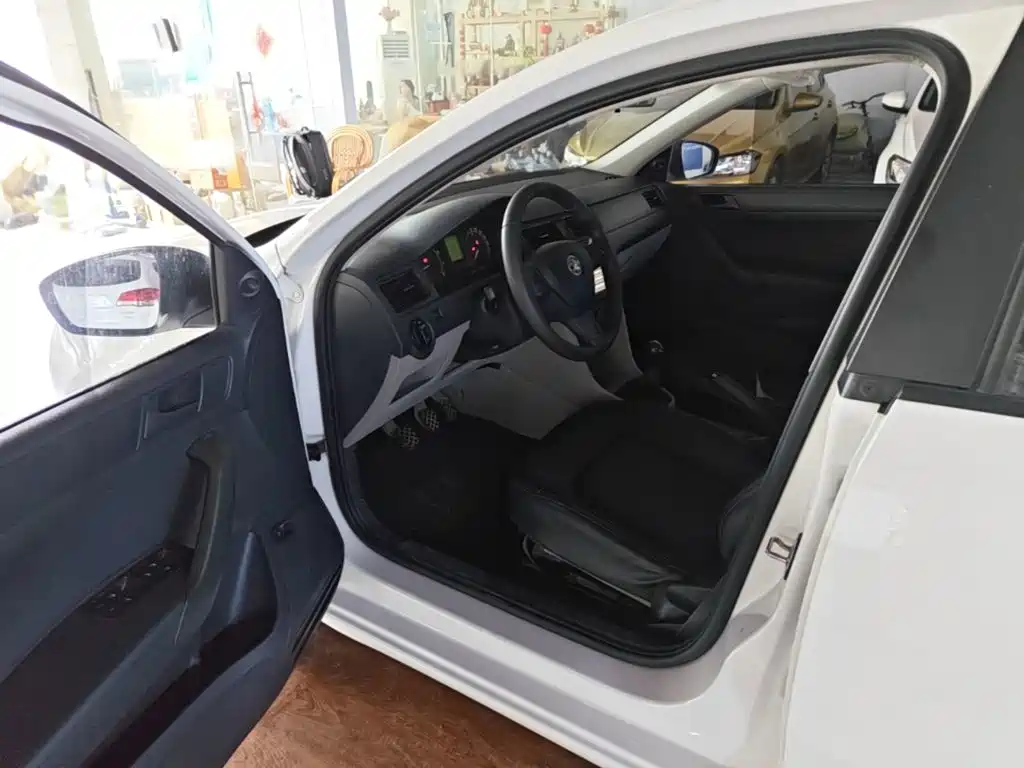 Skoda Rapid — миниатюра 16
