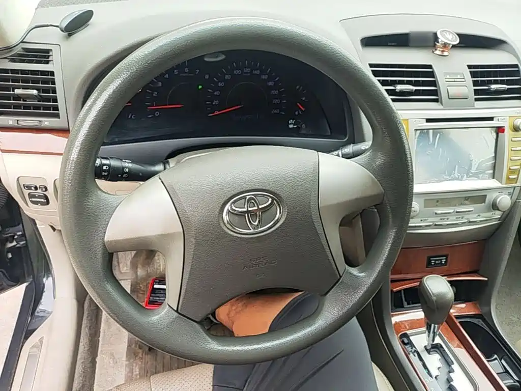 Toyota Camry — миниатюра 11
