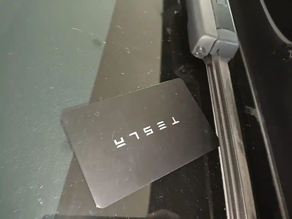 Tesla Model Y — миниатюра 9