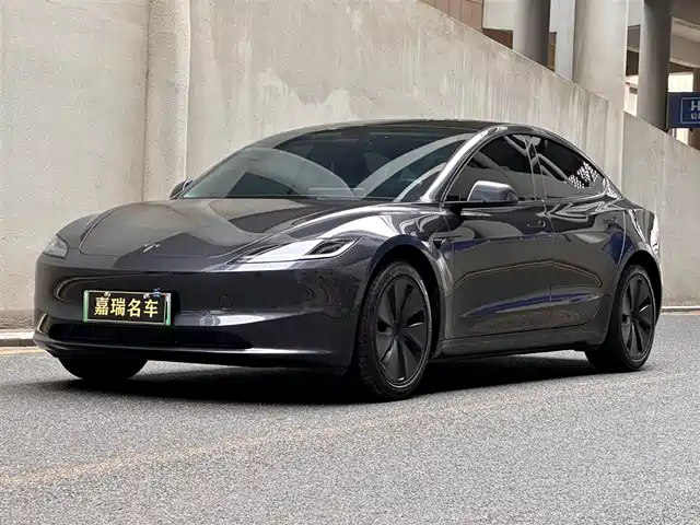 TESLA MODEL 3 2025