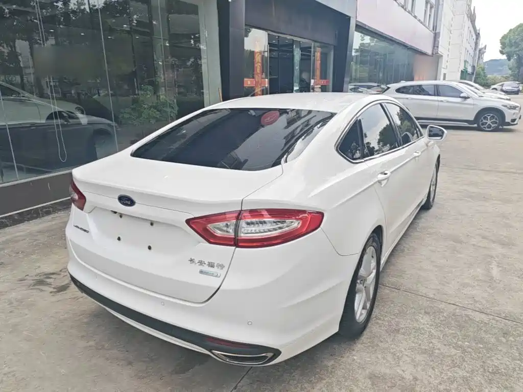 Ford Mondeo — миниатюра 7