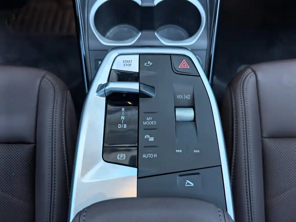 BMW iX1 — миниатюра 13