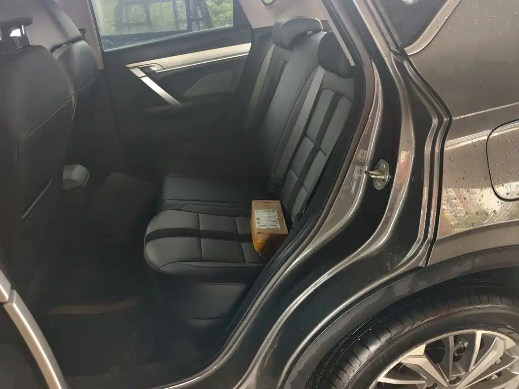Geely Binyue — миниатюра 13