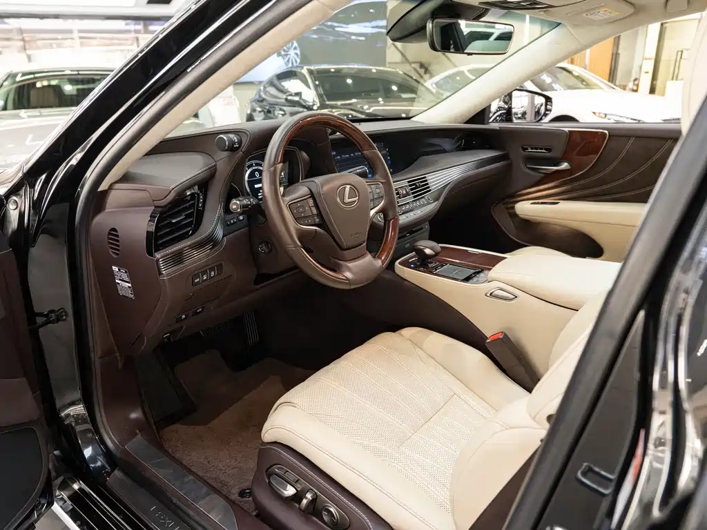 Lexus LS — миниатюра 9