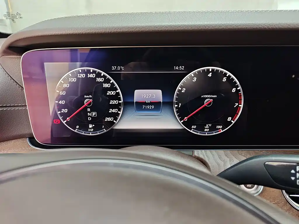 Mercedes-Benz E-Class — миниатюра 13