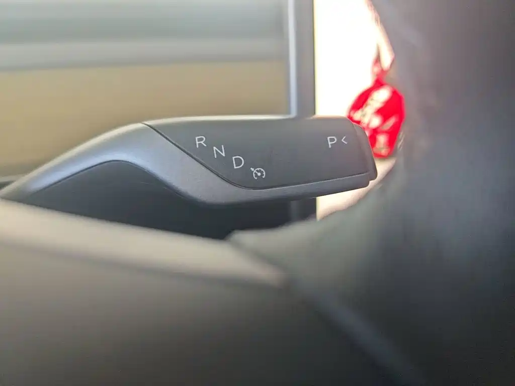 Tesla Model Y — миниатюра 14