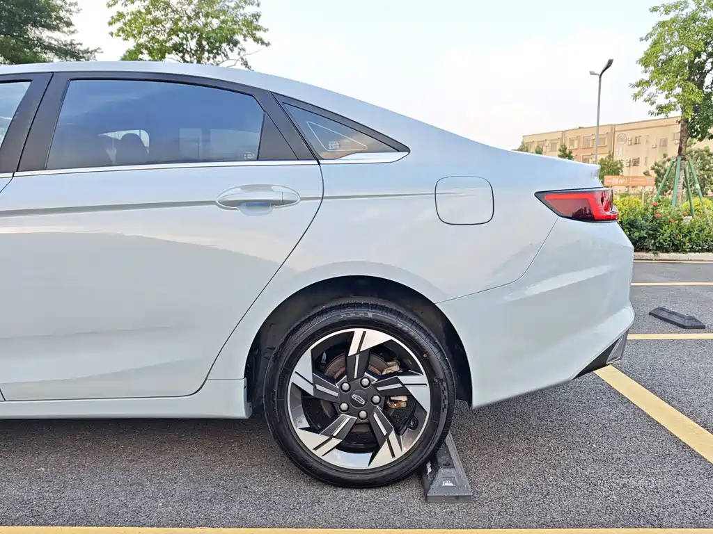 Geely L HiP — миниатюра 25