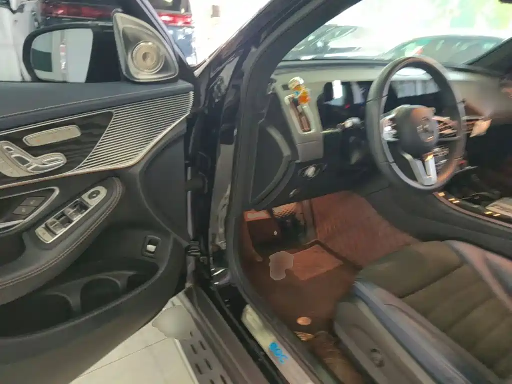 Mercedes-Benz EQC — миниатюра 16